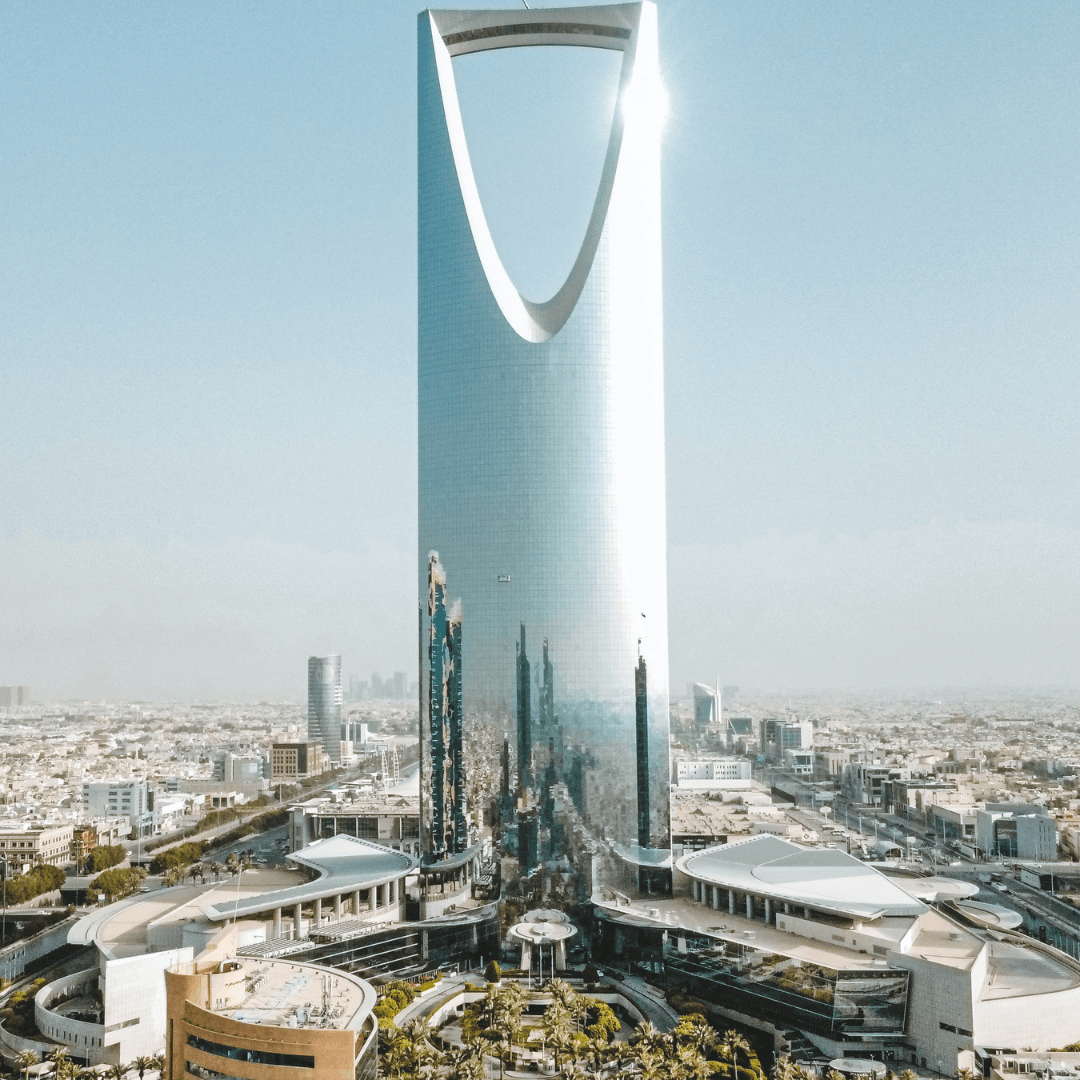 Kingdom Centre Tower in Riyadh during daylight – a must-visit landmark on any Saudi Arabia trip